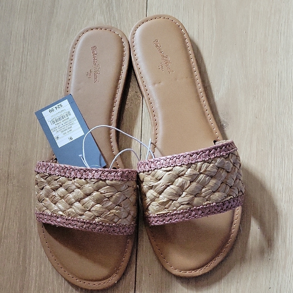 Universal Thread Tan Woven Sandals Slip-On Flat